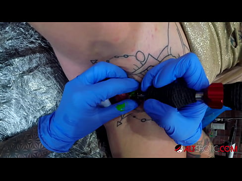 ❤️ Itin tatuiruota karšta Sully Savage gavo tatuiruotę ant savo klitorio ❤️ Porno vk prie lt.robosexshop.ru ❤